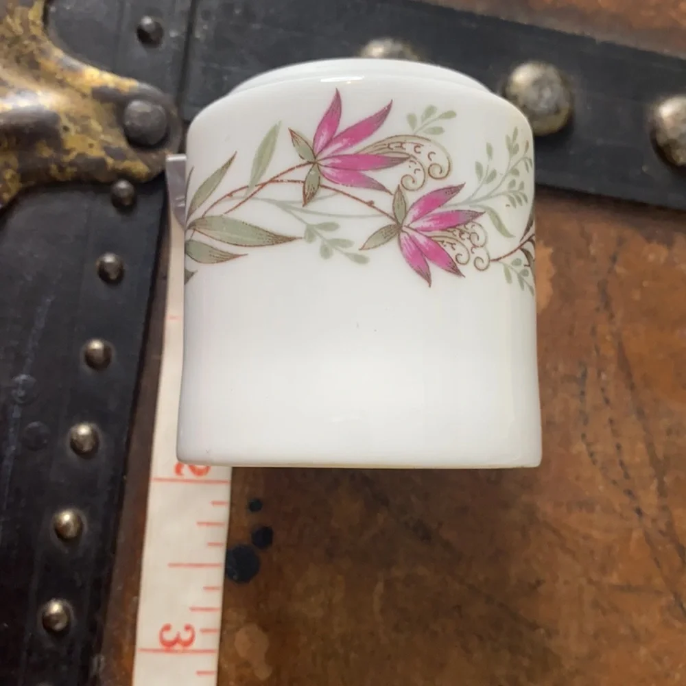Wedgewood Hotelware White/Pink Flowers Salt And Pepper Shakers